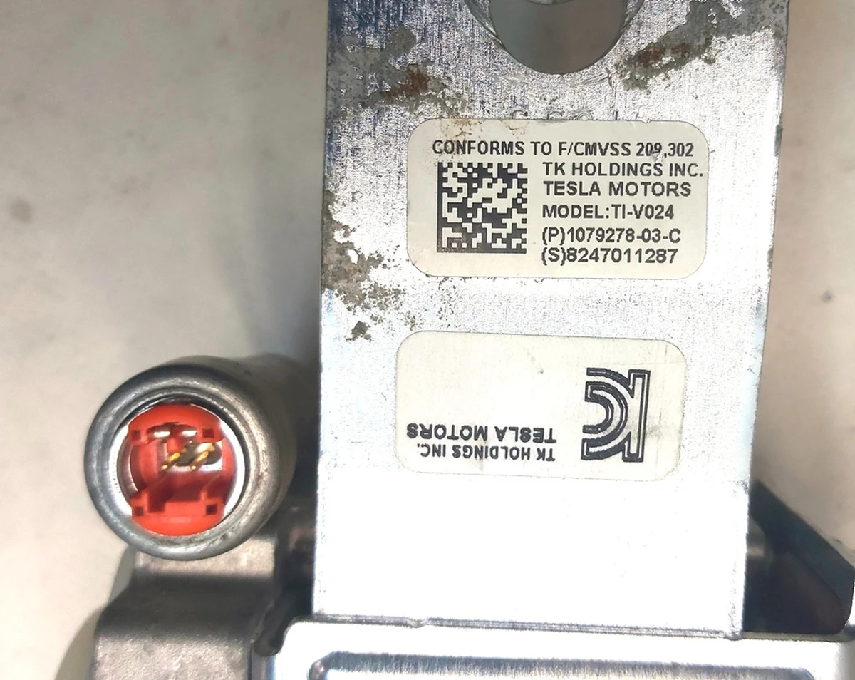 2 Ремінь безпеки передній пасажирський Tesla model S REST 1079278