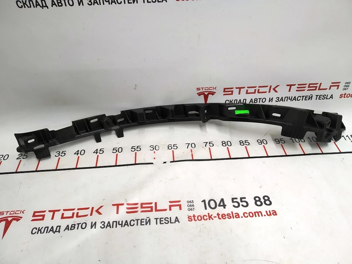 15 Кронштейн облицовки стойки C левый нижний Tesla Model X 1079764-00-C