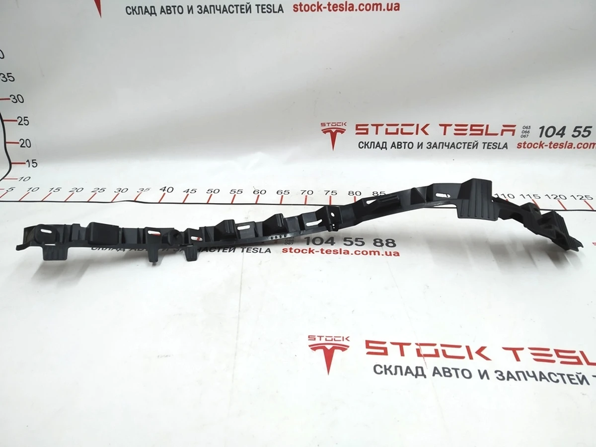15 Кронштейн облицовки стойки C левый нижний Tesla Model X 1079764-00-C