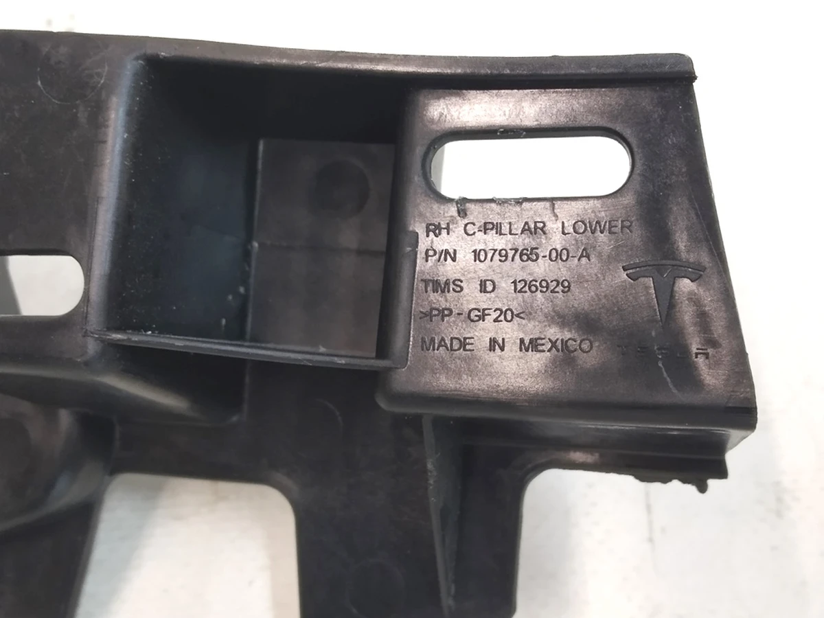 15 Assembly, right hand new C-pillar lower bracket, MX Tesla Model X 1079765-00-C