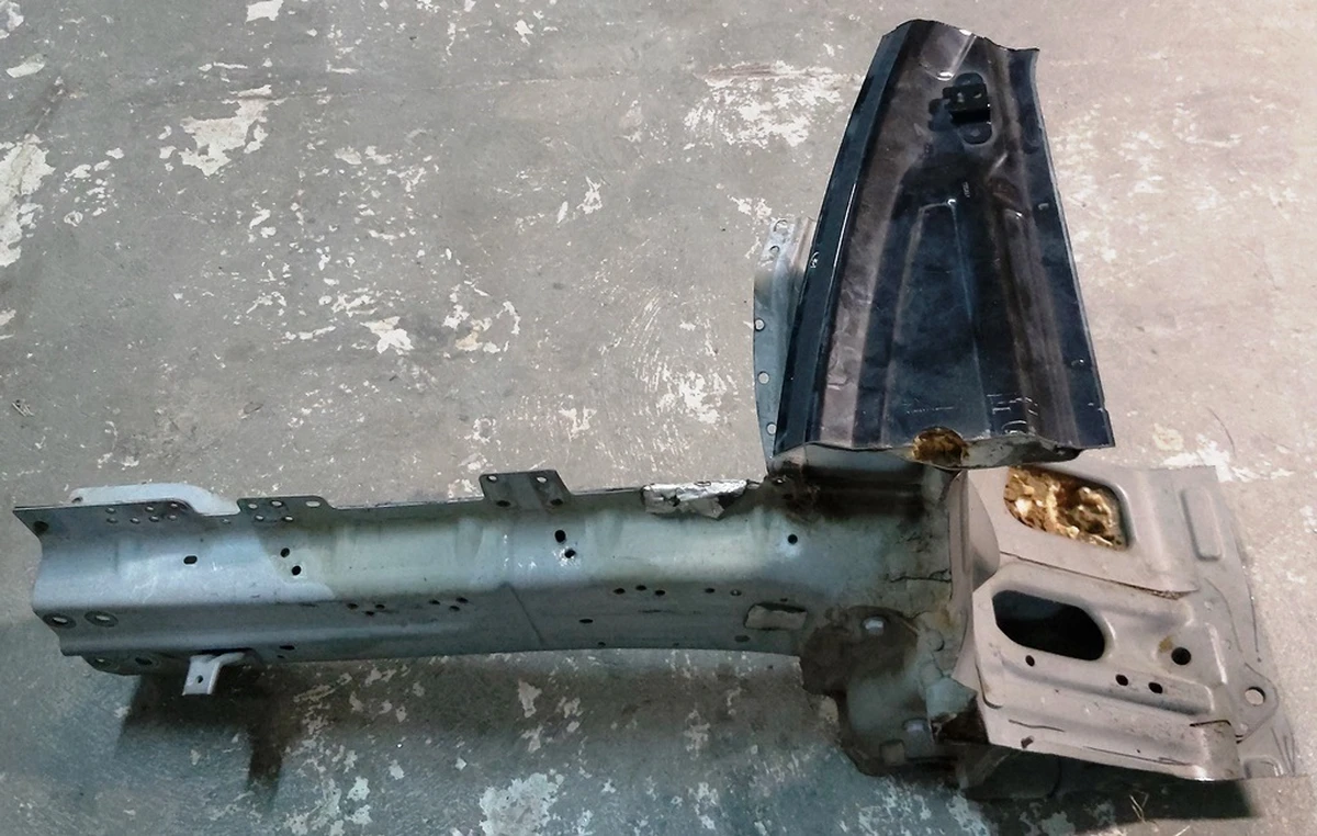 9 Чверть передня права лонжерон Tesla model 3 1080464-S0-B