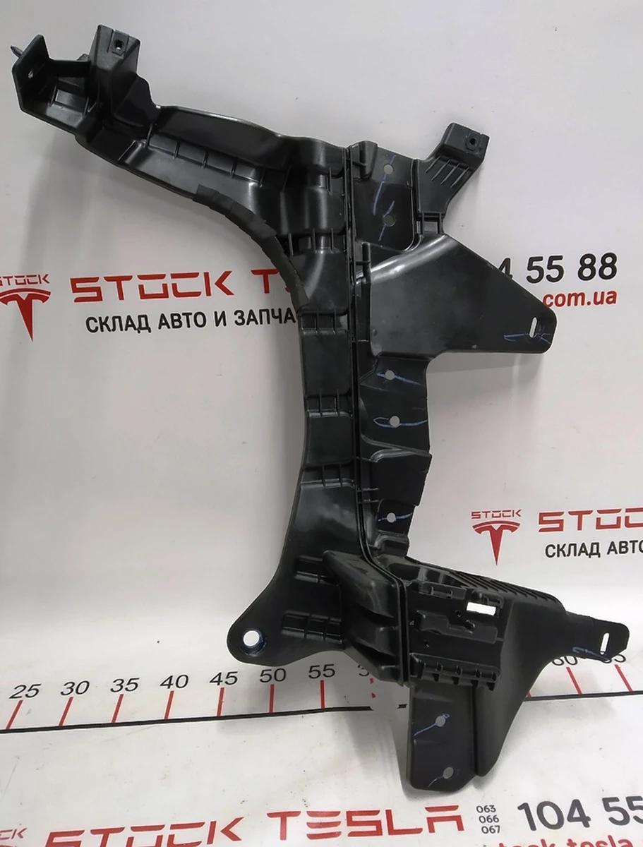 9 Кронштейн обшивки багажного отделения левый Tesla model X 1080701-00-D