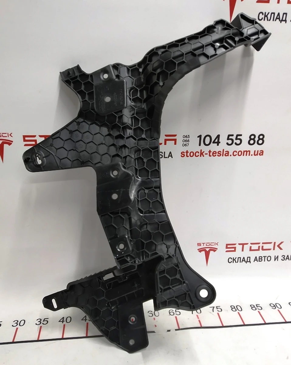 9 Кронштейн обшивки багажного отделения левый Tesla model X 1080701-00-D