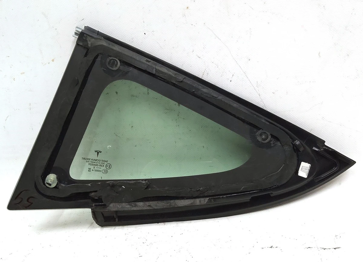 3 Стекло крыла заднего правого (форточка) с хромом Tesla model 3 1098758-00-G