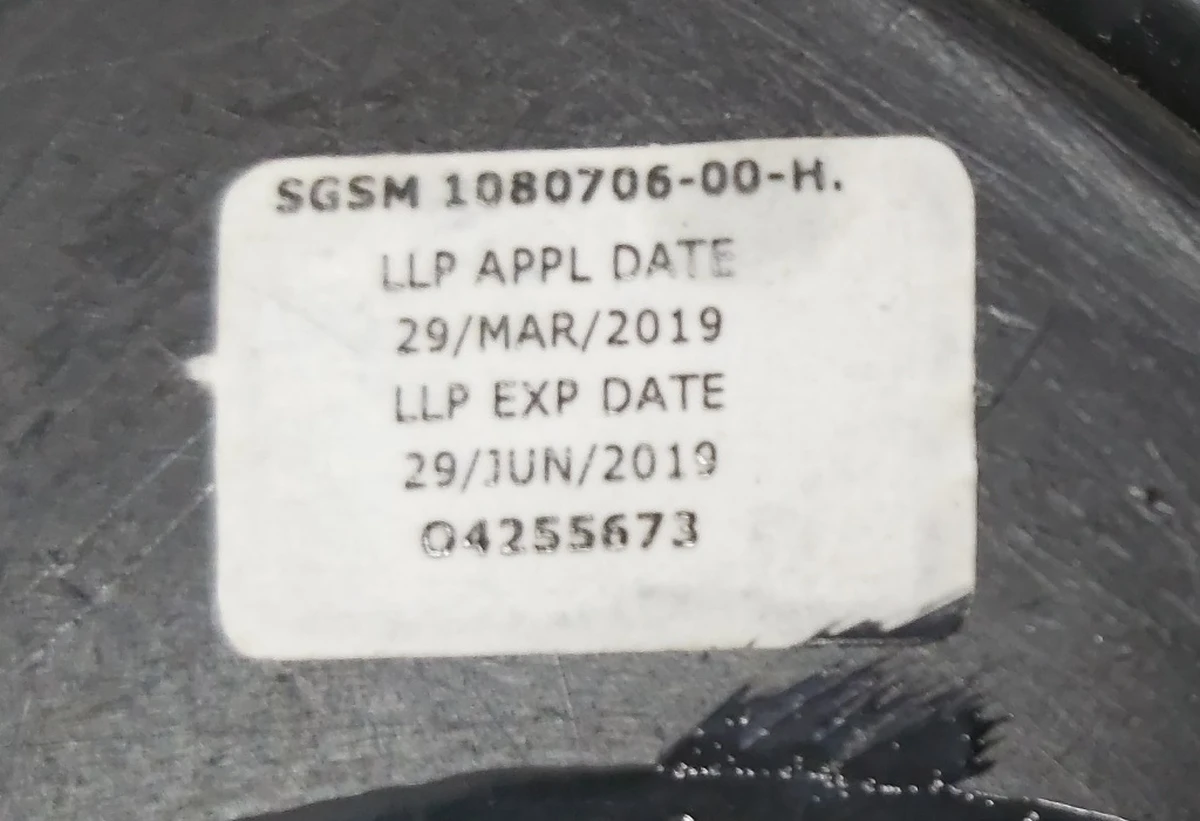 3 Стекло крыла заднего правого (форточка) с хромом Tesla model 3 1098758-00-G