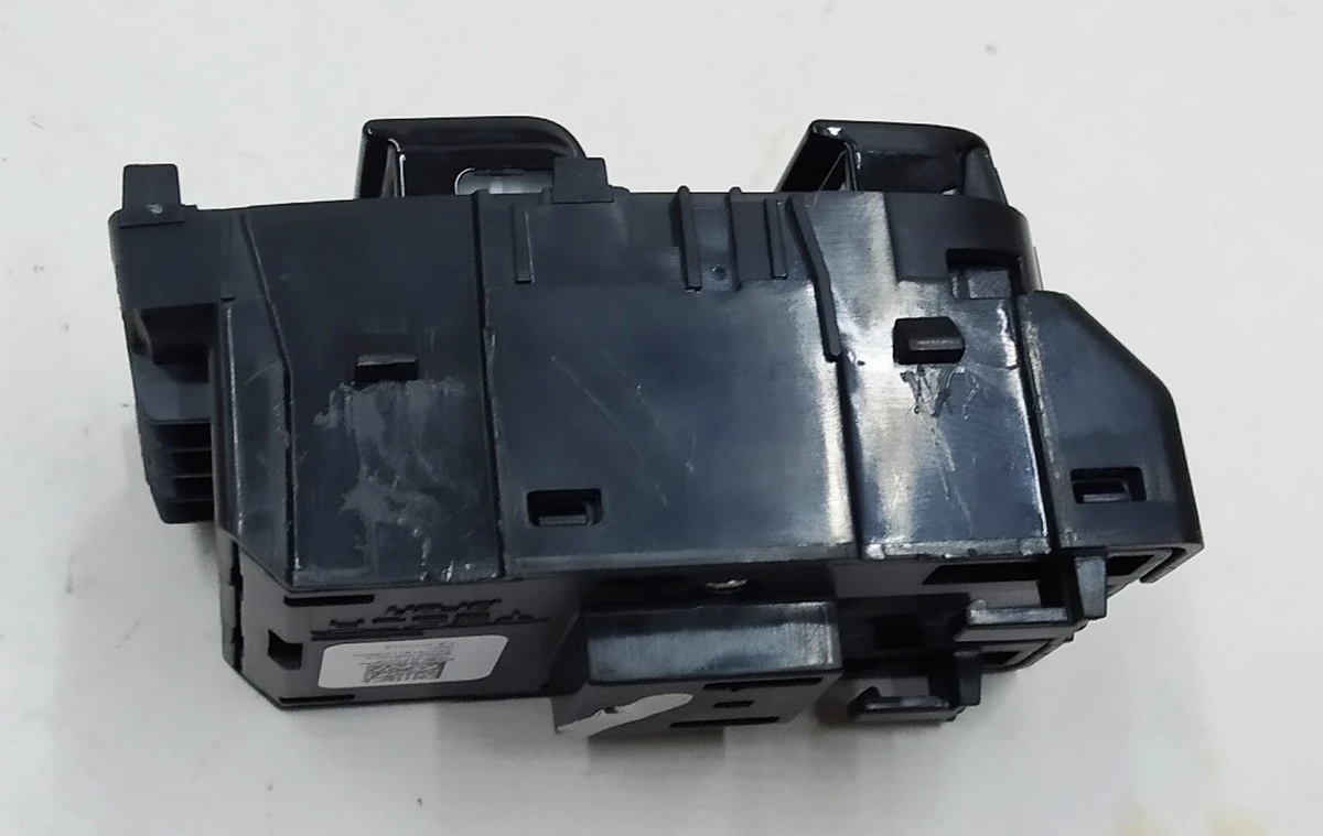 10 Блок управління склопідйомниками на дверях водія (глянсовий) Tesla model S Feb 2021, model 3, model 3 Jan 2024 , model Y 1081037-01-F