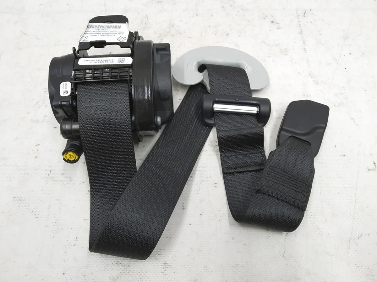 1 Seat belt front left driver Tesla model 3 1081255-01-E