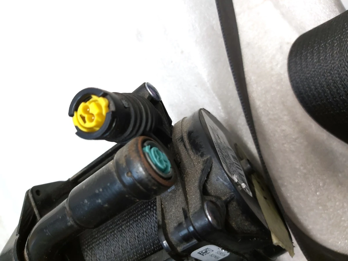 1 Ремень безопасности передний левый водительский (под восстановление) Tesla model 3 1081255-01-E