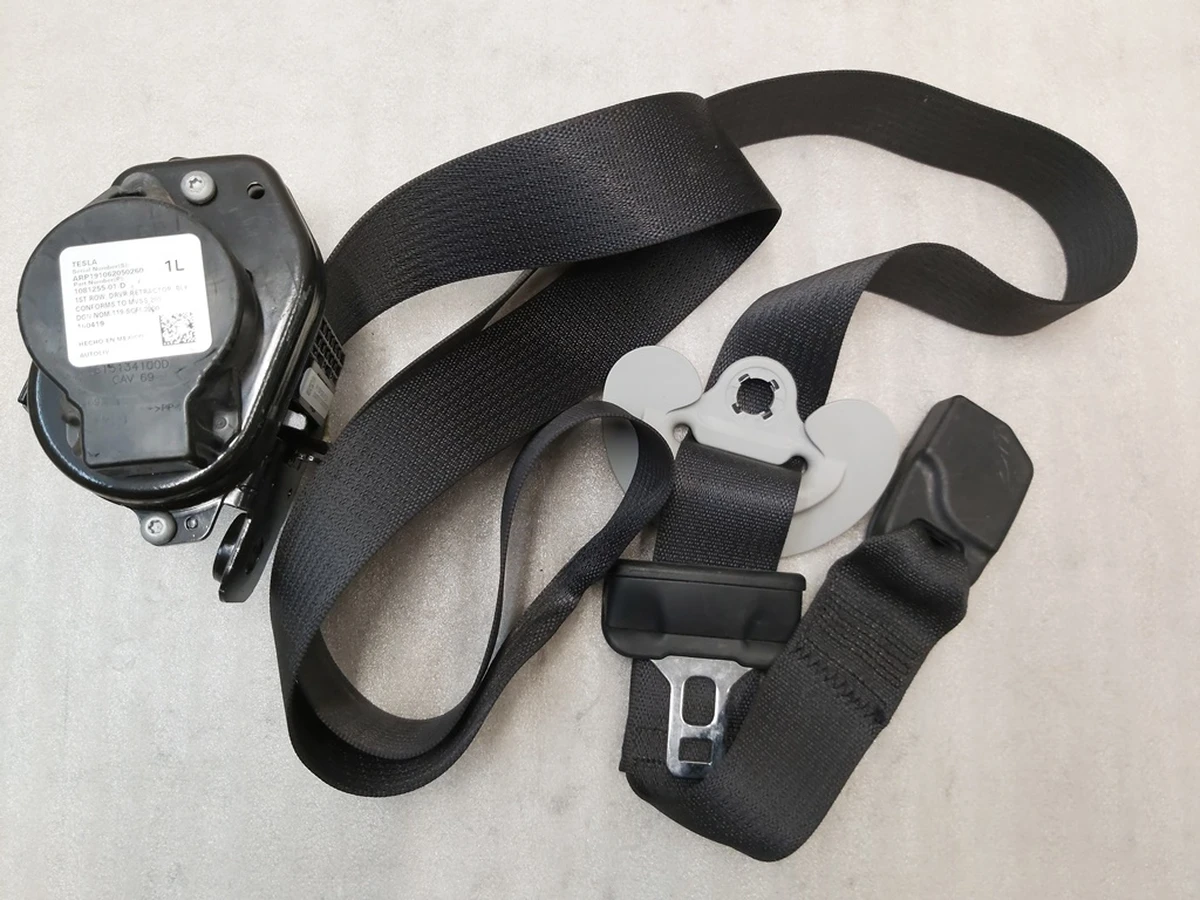 1 Ремень безопасности передний левый водительский (под восстановление) Tesla model 3 1081255-01-E