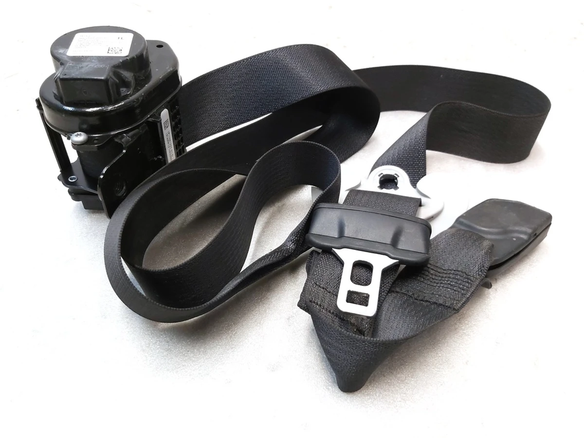 1 Ремень безопасности передний левый водительский (под восстановление) Tesla model 3 1081255-01-E