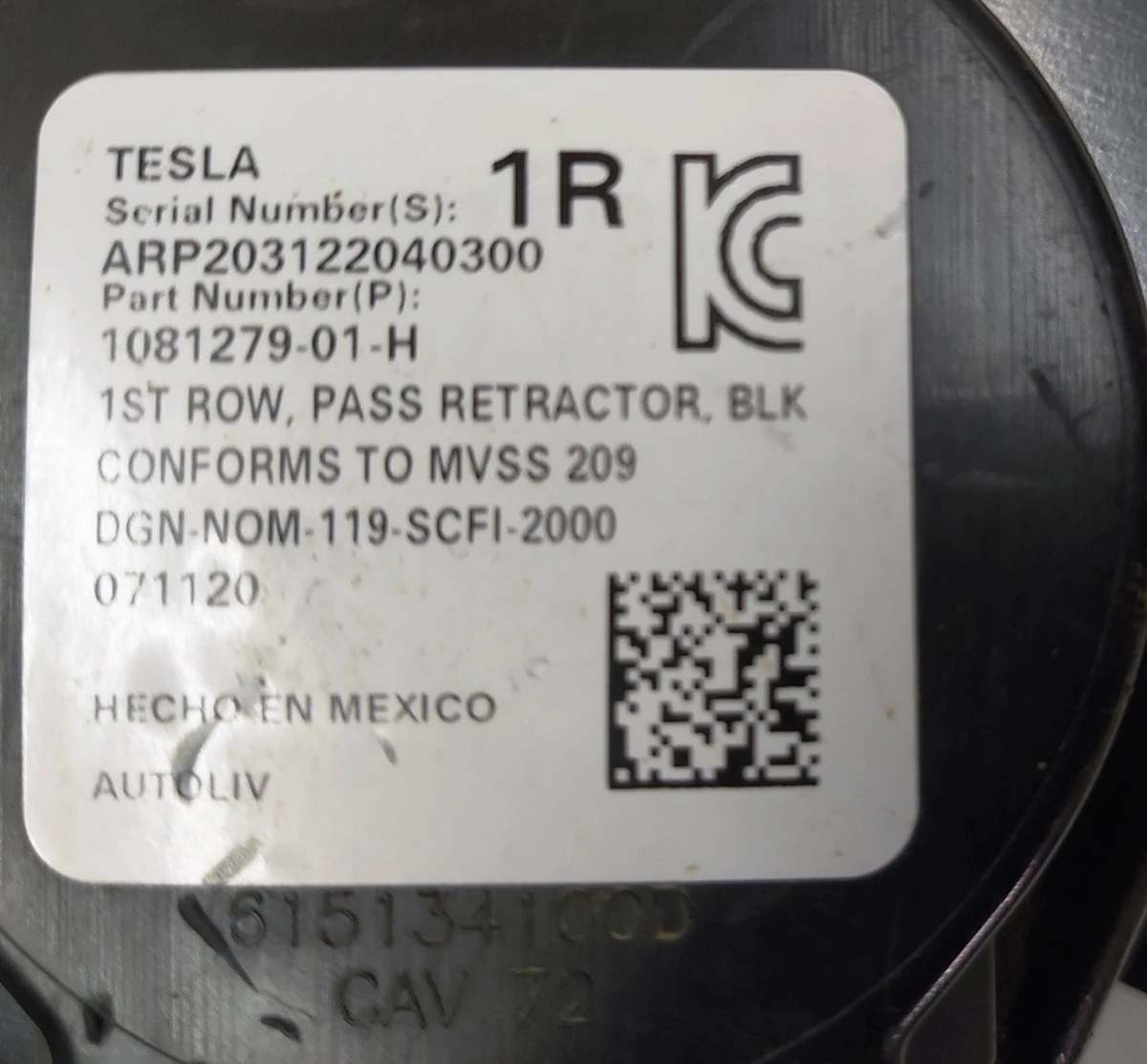 2 Ремень безопасности передний правый пассажирский Tesla model 3 1081279-01-G