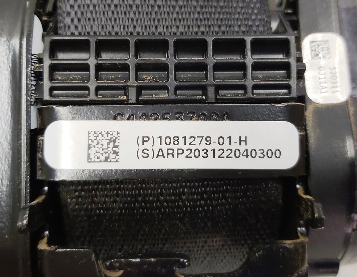 2 Ремень безопасности передний правый пассажирский Tesla model 3 1081279-01-G