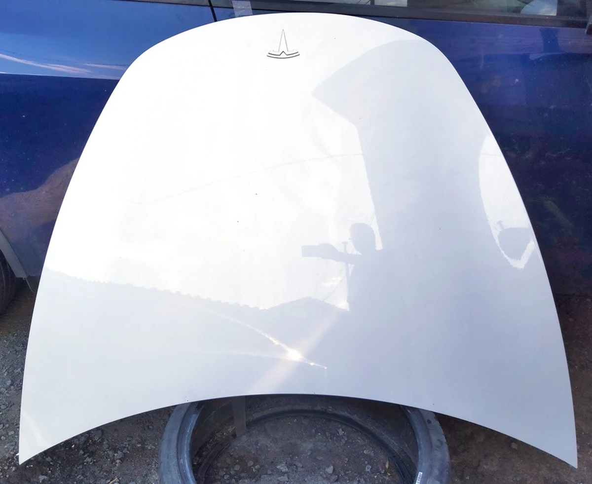 1 Hood PEARL WHITE MULTI-COAT-PPSW with "T" sign Tesla model 3 1081390-11-C