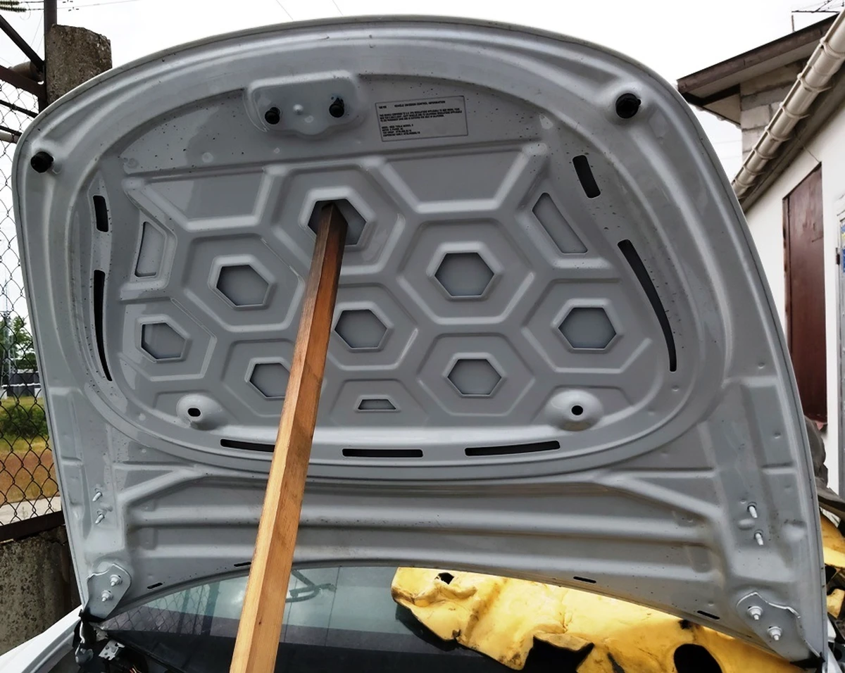 1 Hood PEARL WHITE MULTI-COAT-PPSW with "T" sign Tesla model 3 1081390-11-C