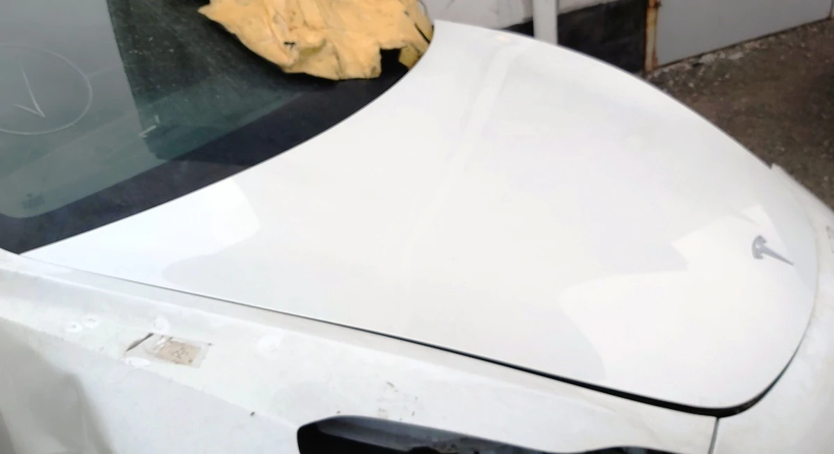 1 Hood PEARL WHITE MULTI-COAT-PPSW with "T" sign Tesla model 3 1081390-11-C