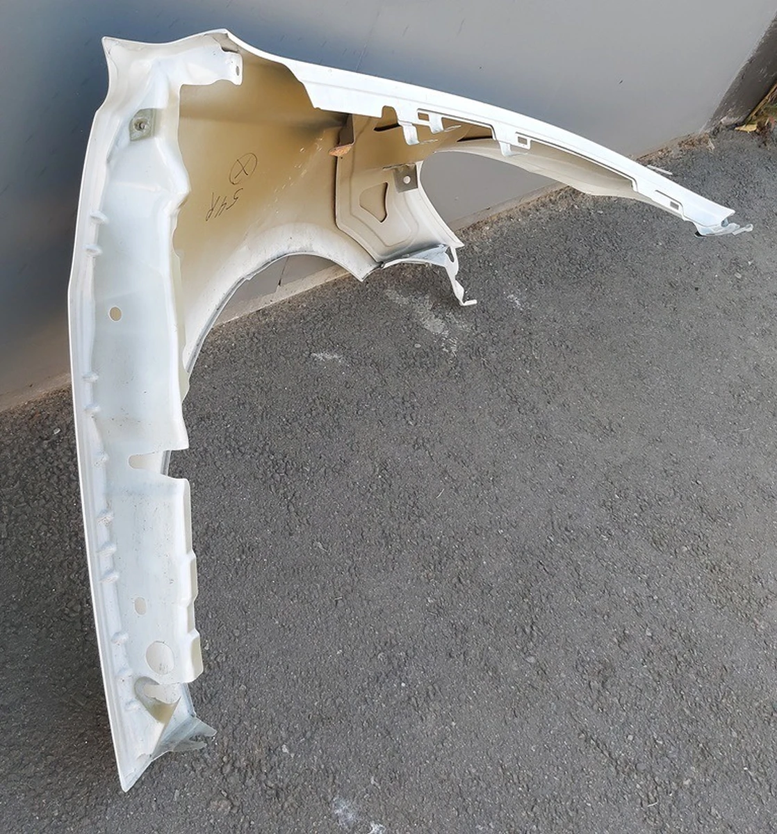 1 FENDER ASSY, LH,PPSW with damage Tesla model 3 1081401-11-D