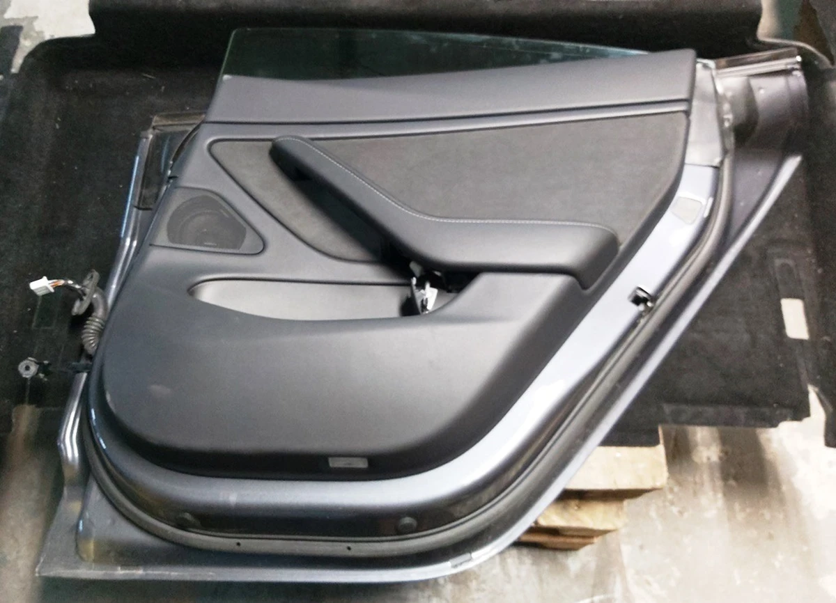 7 Двері задні права в зборі PMNG Tesla model 3 1081440-E0-C