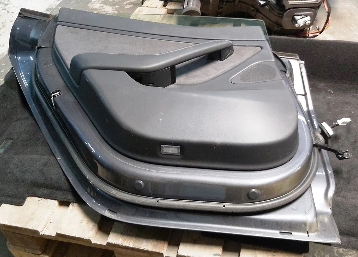 7 Двері задні ліві в зборі PMNG Tesla model 3 1081441-E0-C