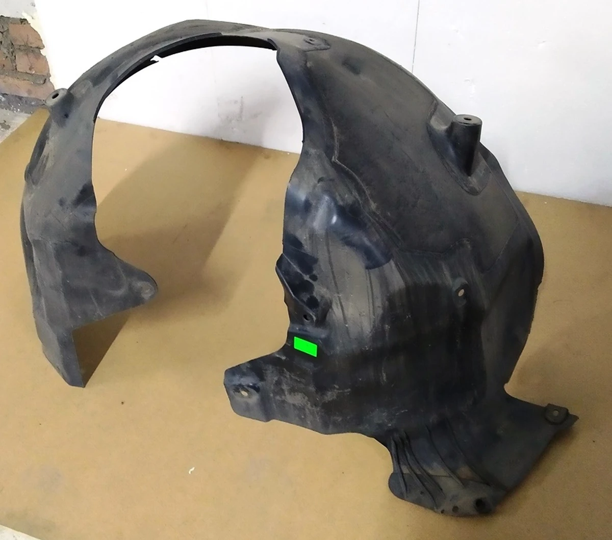 2 Підкрилок передній правий Tesla model 3 1081582-00-D