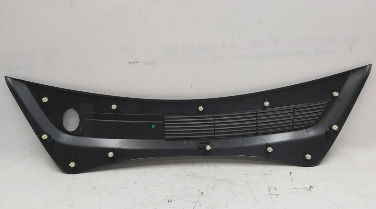 4 Подкапотный пластик бокса задний NEW с клипсами Tesla model 3 1081675-00-B
