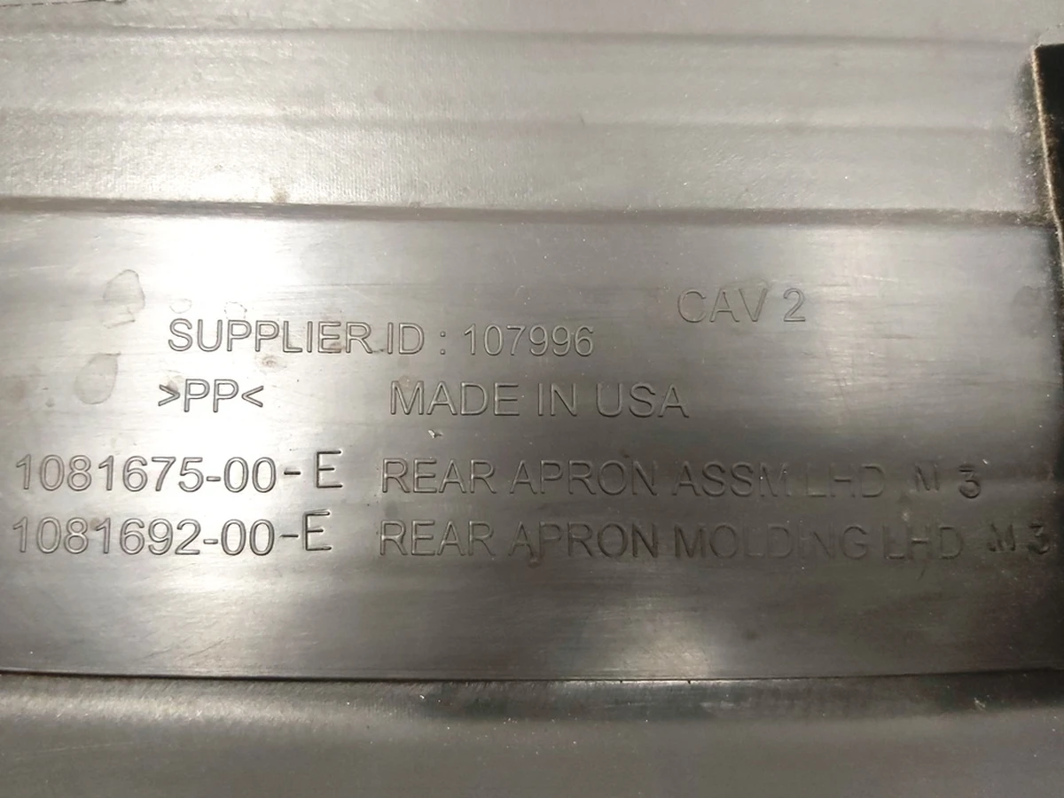 4 Підкапотний пластик боксу задній Tesla model 3 1081675-00-B