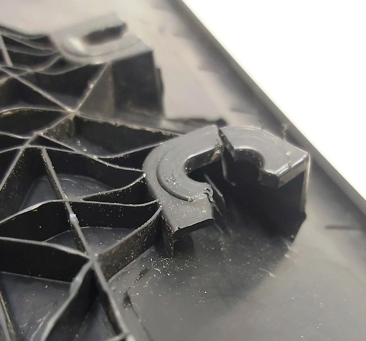 1 ASY - M3 COWL SCREEN with damage of 3 Tesla model 1081676-00-G