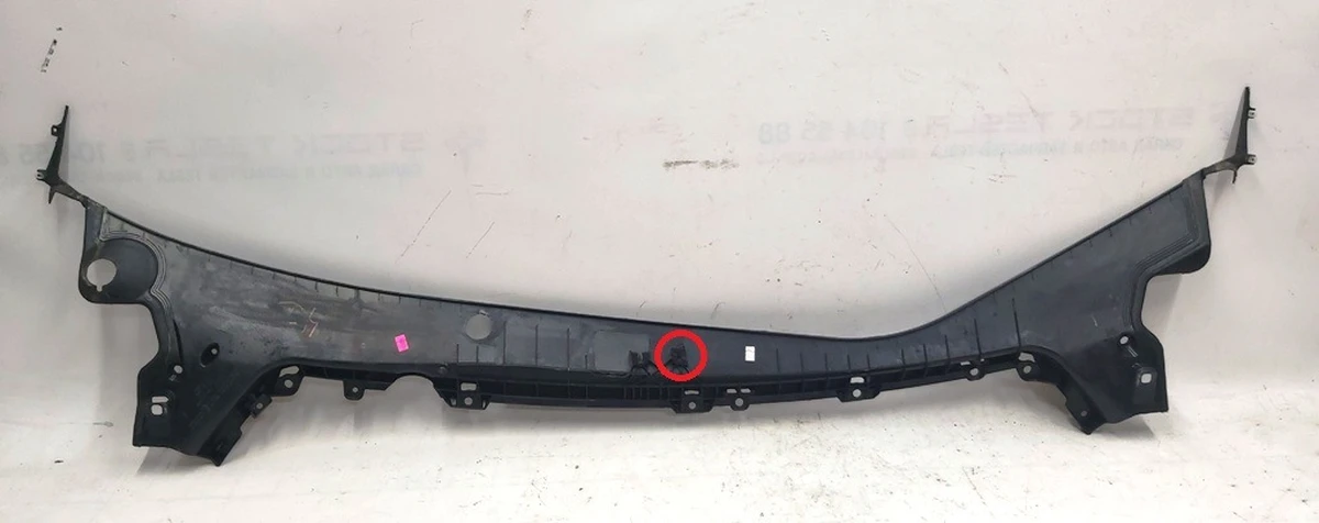 1 ASY - M3 COWL SCREEN with damage of 3 Tesla model 1081676-00-G