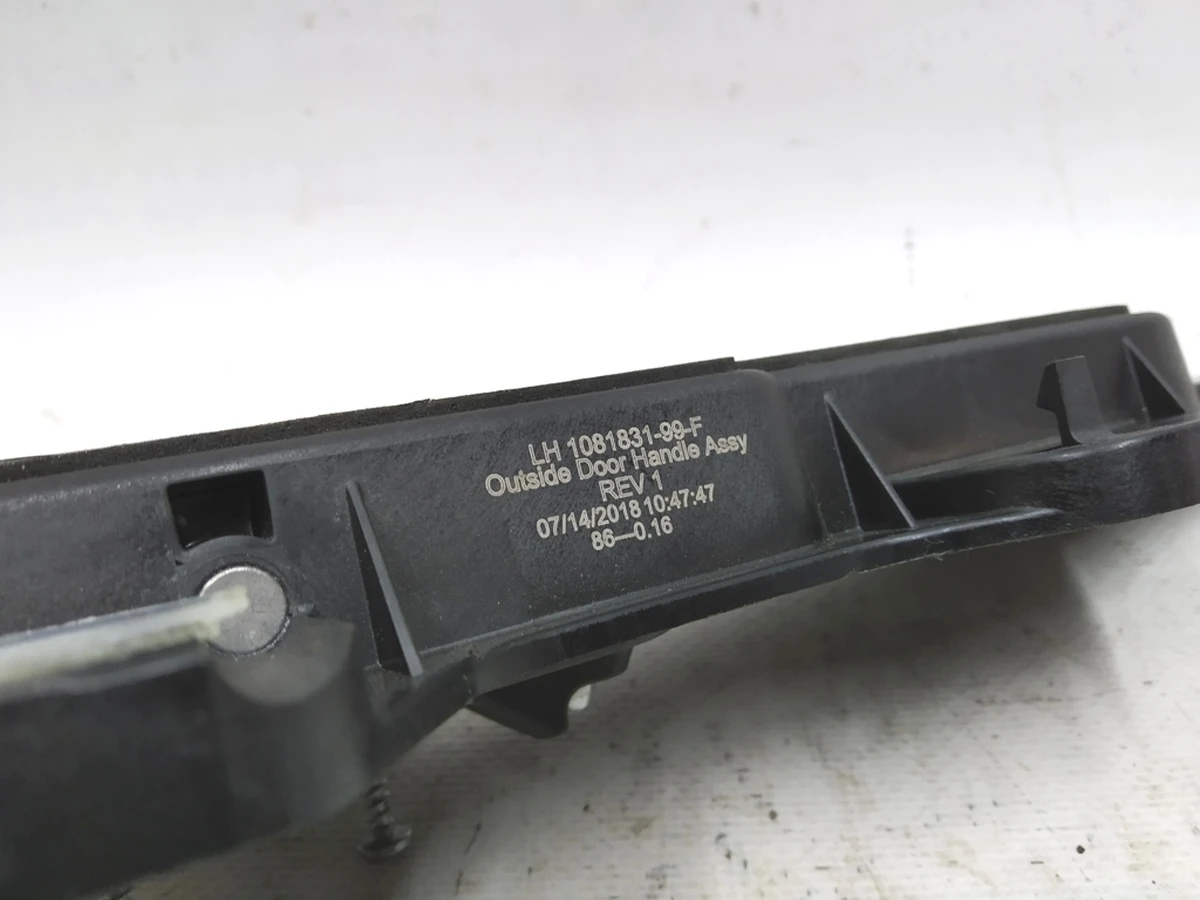 1 Механизм ручки наружной передней задней левой (хамелеон) Tesla model 3 1081831-00-J