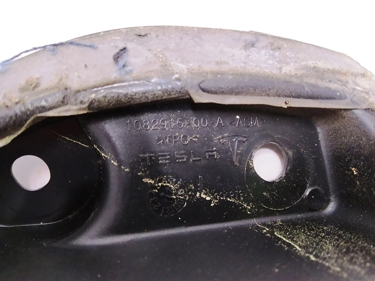 19 Кронштейн крепления диффузора заднего бампера левый Tesla model S REST 1082915-00-A