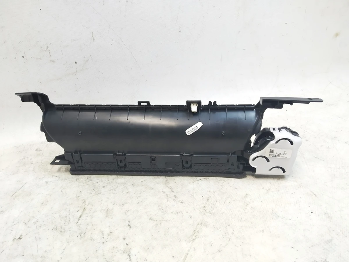 1 Воздуховод центральной панели водительский в сборе с электродвигателем Tesla model 3, model Y 1083320-00-G