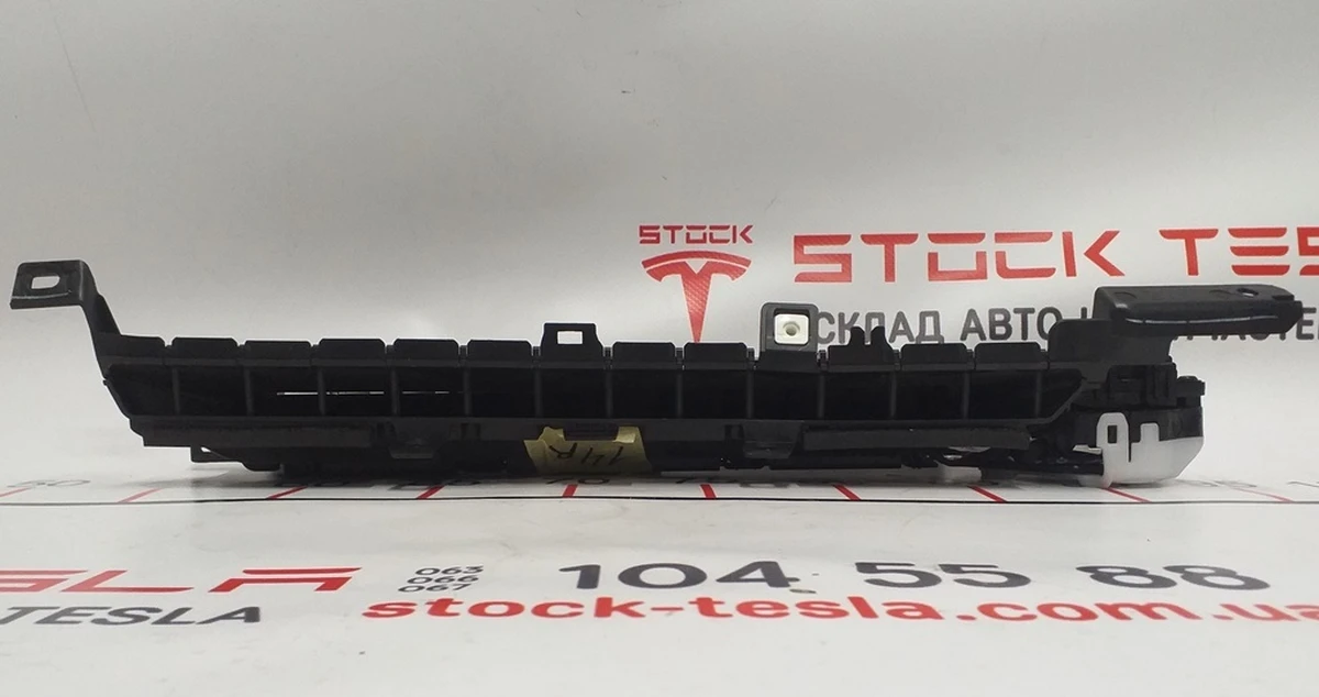 2 Воздуховод центральной панели пассажирский в сборе c электродвигателем Tesla model 3, model Y 1083325-00-F