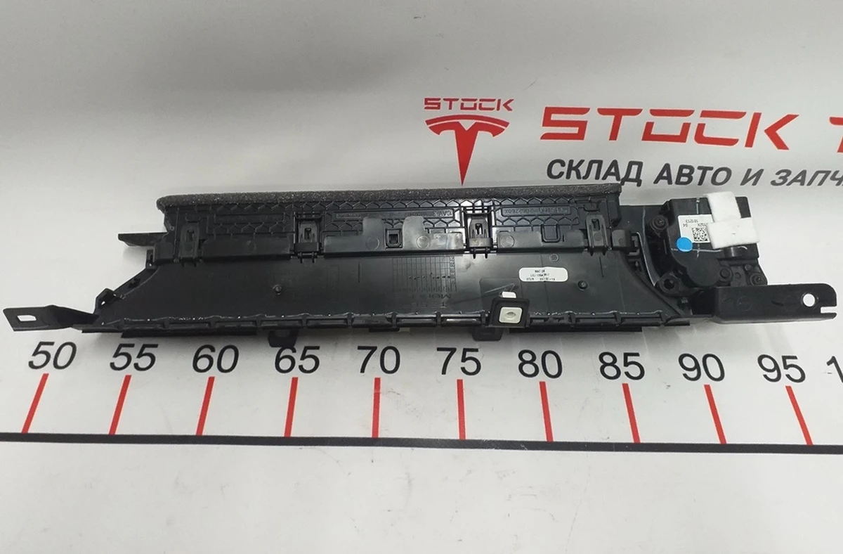 2 Воздуховод центральной панели пассажирский в сборе c электродвигателем Tesla model 3, model Y 1083325-00-F