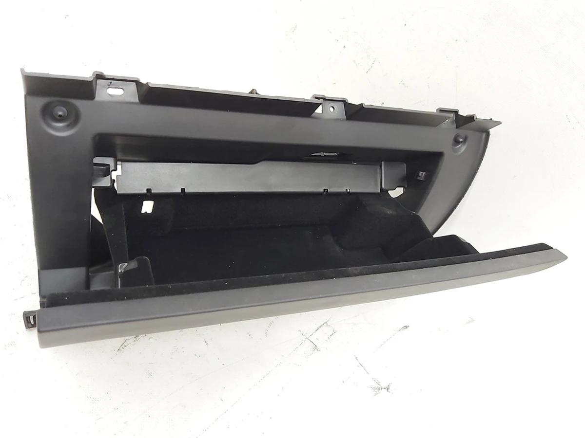 4 Бардачок (перчаточный ящик) BLK BASE USB Tesla model 3, model Y 1083340-00-J