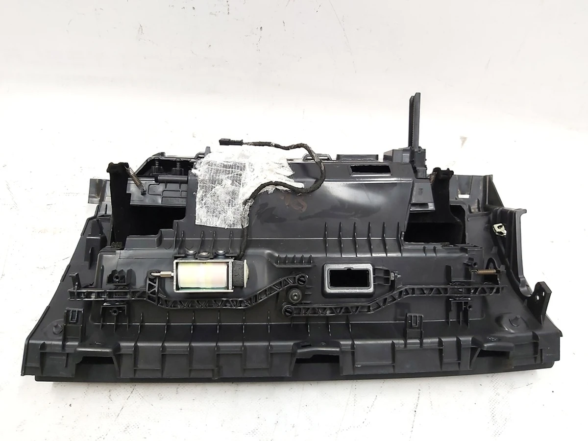 4 Бардачок (перчаточный ящик) BLK BASE USB Tesla model 3, model Y 1083340-00-J