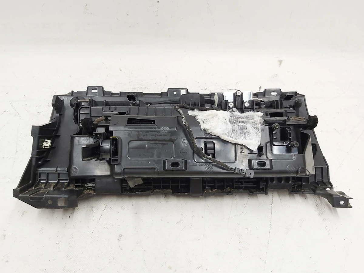 4 Бардачок (перчаточный ящик) BLK BASE USB Tesla model 3, model Y 1083340-00-J