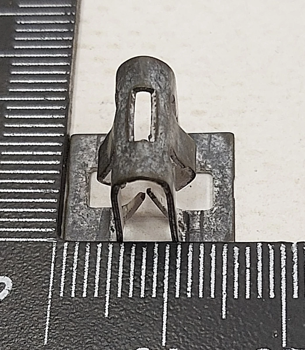 8 Кліпса металева накладки декоративної сидіння пасажира нижньої лівої Tesla model X, model S REST 1083456-00-A