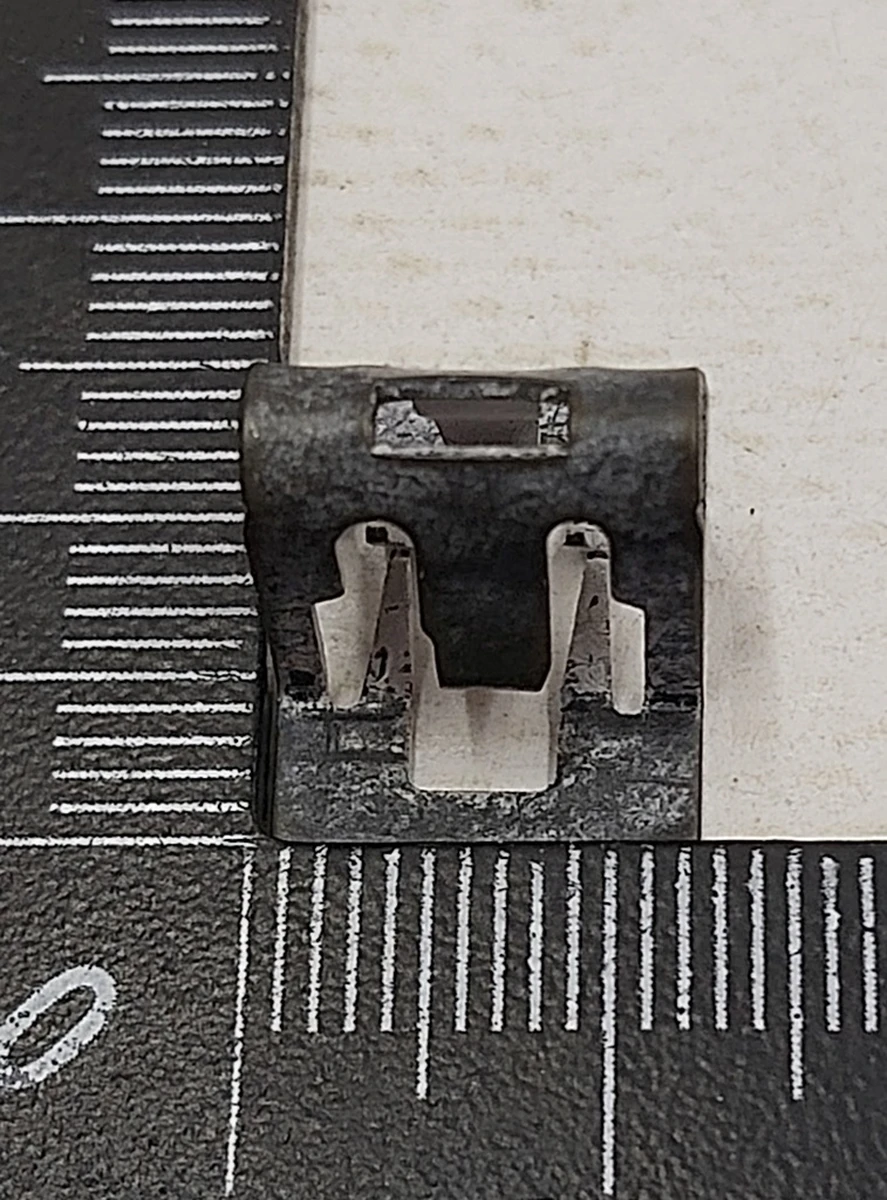 8 Кліпса металева накладки декоративної сидіння пасажира нижньої лівої Tesla model X, model S REST 1083456-00-A