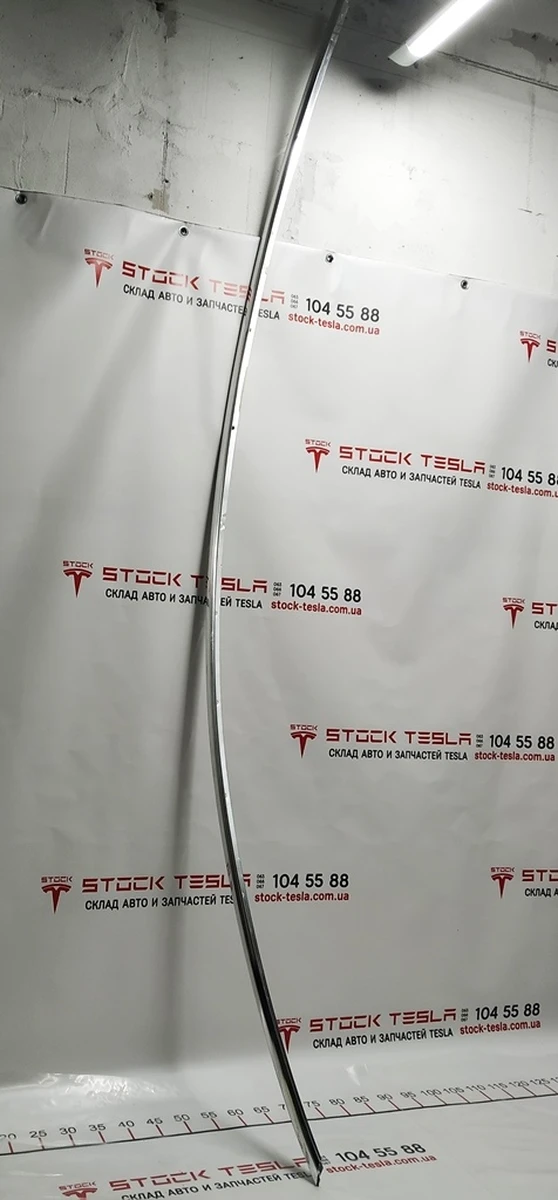 1 UPPER BRIGHT TRIM CAP LH Tesla Model 3 1083519-00-D