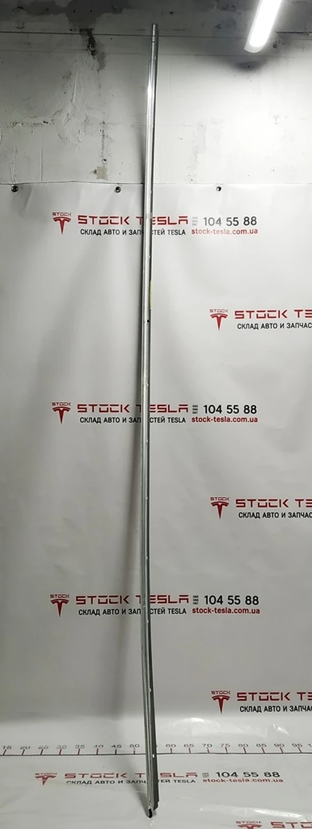 1 UPPER BRIGHT TRIM CAP LH Tesla Model 3 1083519-00-D