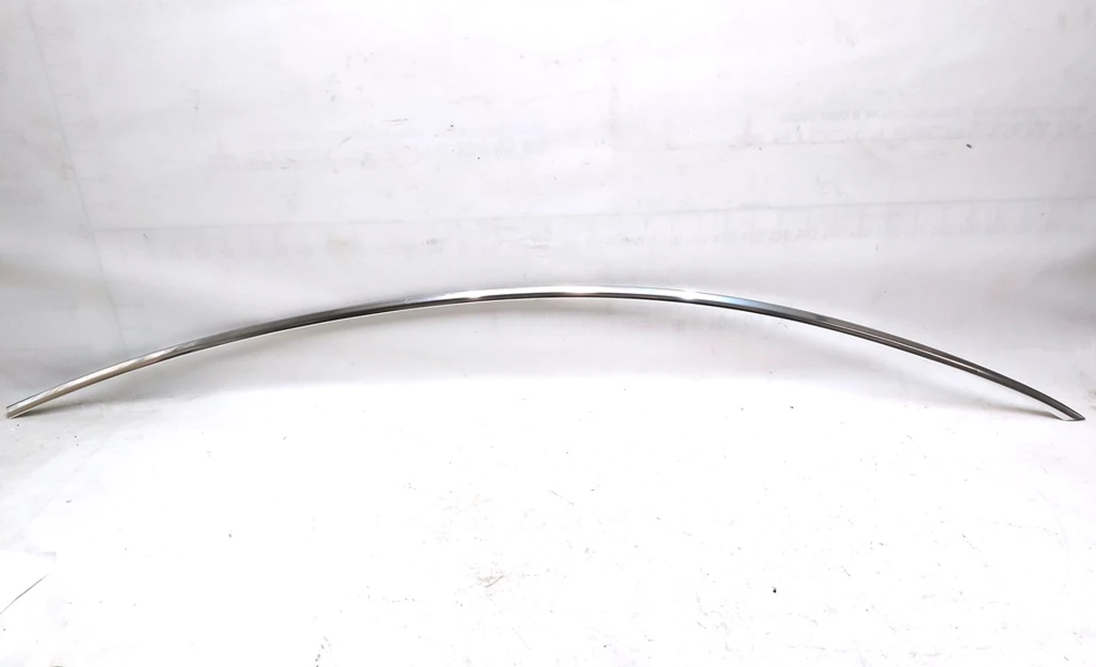 2 Молдинг кузова боковой правый хромированный металл с мелкими царапинами Tesla model 3 1083520-00-D