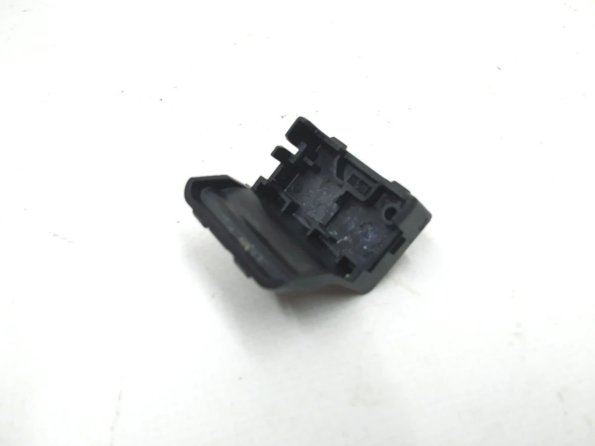 2 Корпус кнопки відкриття бардачку Tesla model X 6008906-00-C