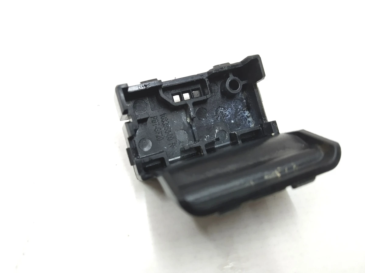 2 Корпус кнопки відкриття бардачку Tesla model X 6008906-00-C