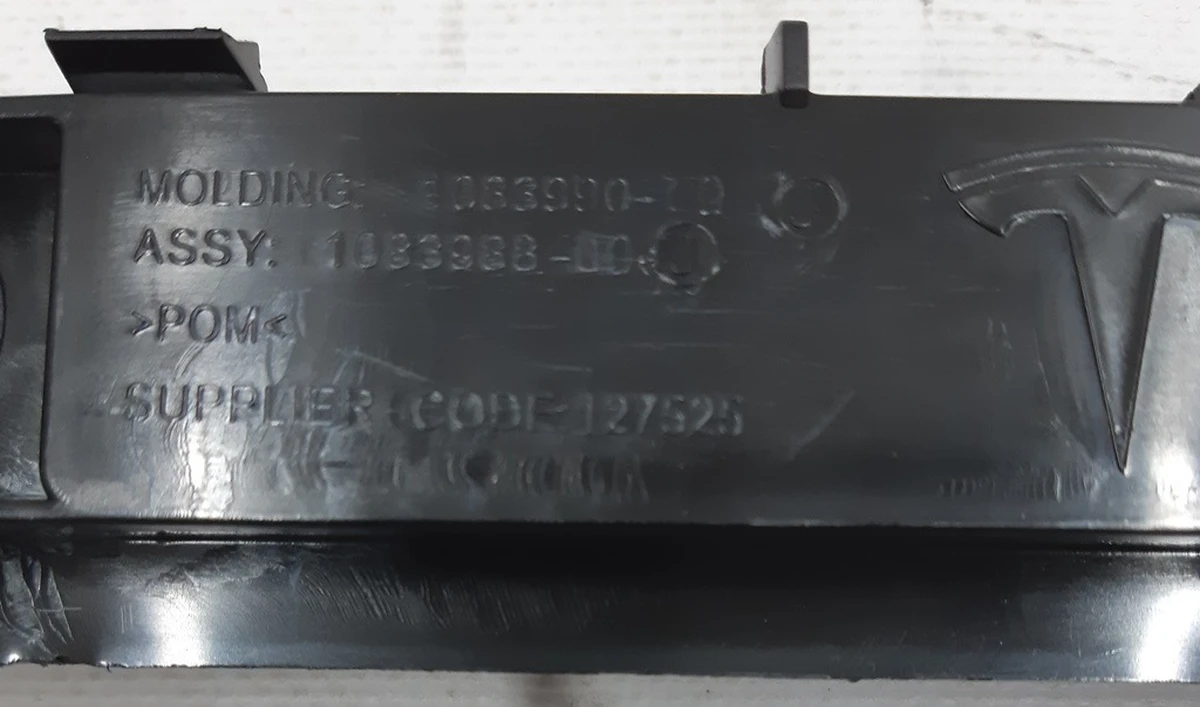 4 Кронштейн кріплення заднього бампера лівий NEW Tesla model 3 1083988-00-I