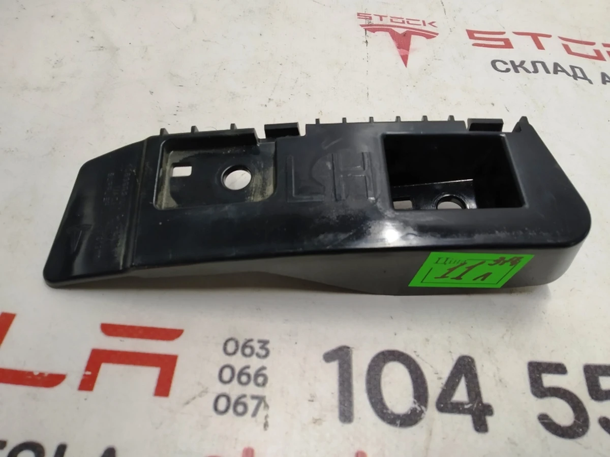 7 Кронштейн ліхтаря заднього лівого Tesla model 3 1083992-00-D