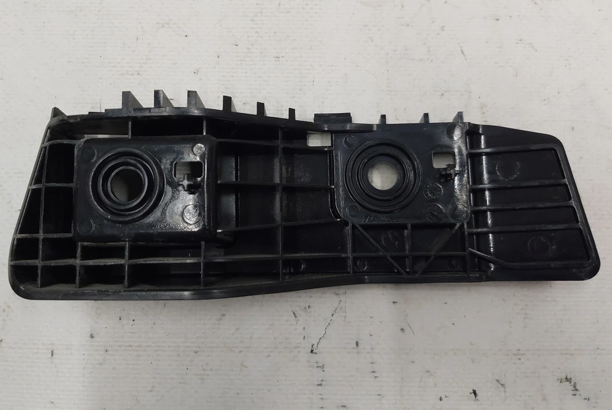 7 Кронштейн крепления фонаря заднего левого Tesla model 3 1083992-00-D