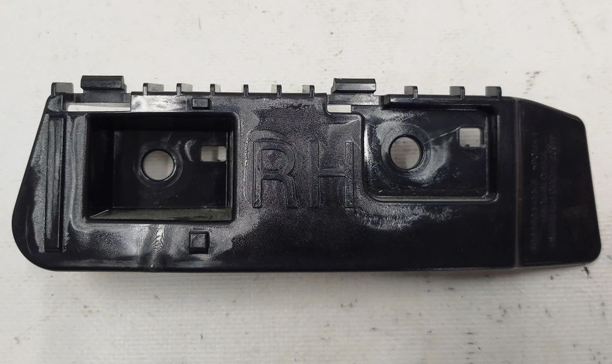 8 Кронштейн ліхтаря заднього правого Tesla model 3 1083993-00-D