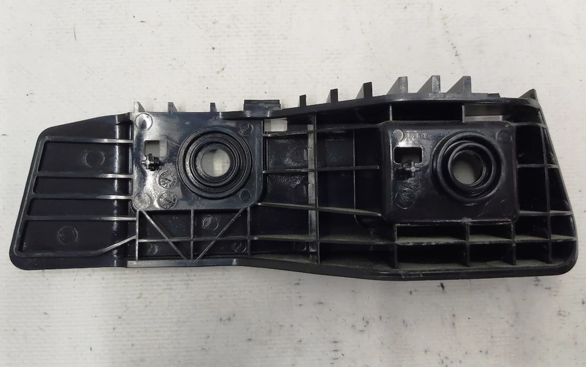 8 Кронштейн ліхтаря заднього правого Tesla model 3 1083993-00-D