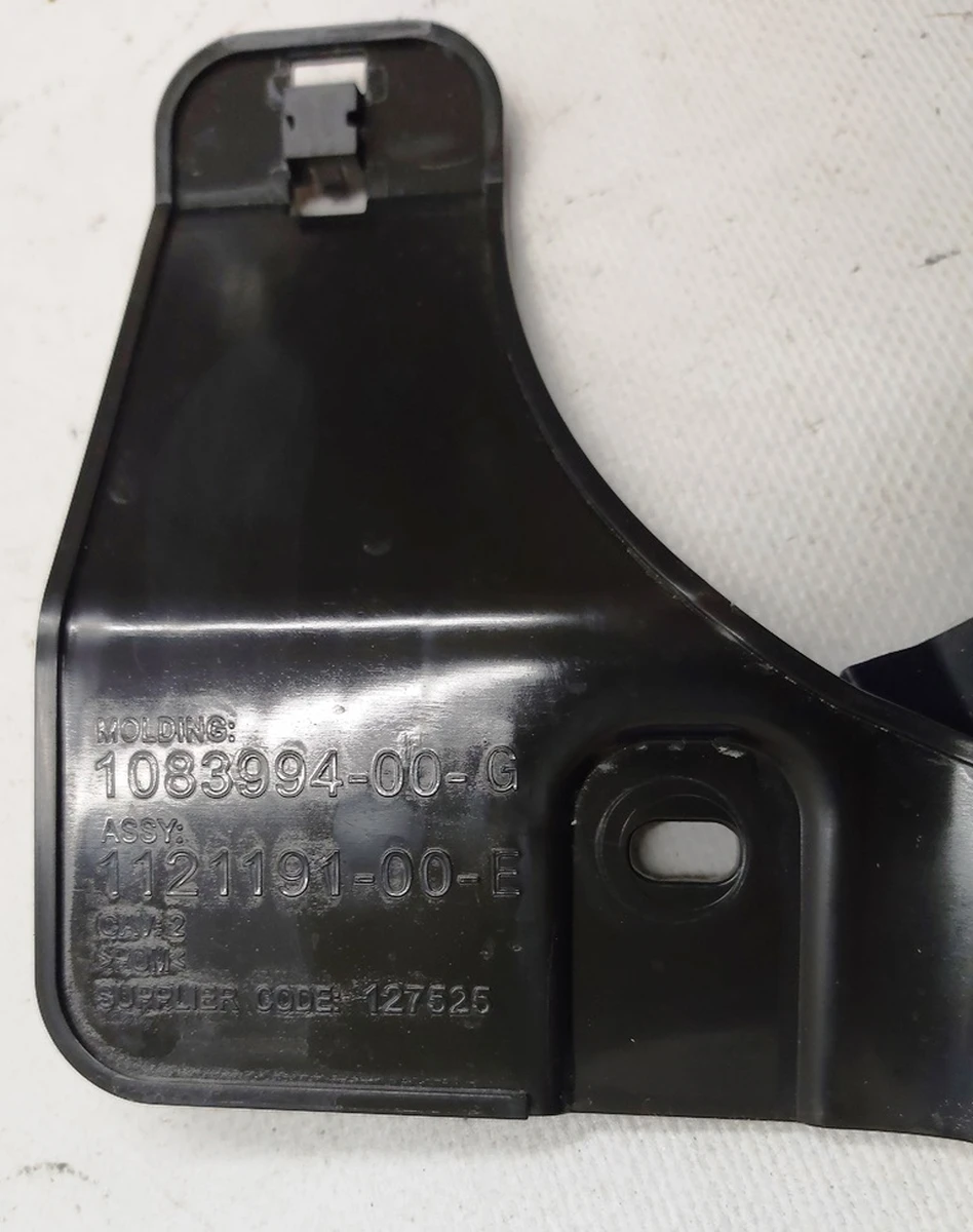 10 Кронштейн заднього бампера центральний Tesla model 3 1121191-00-E