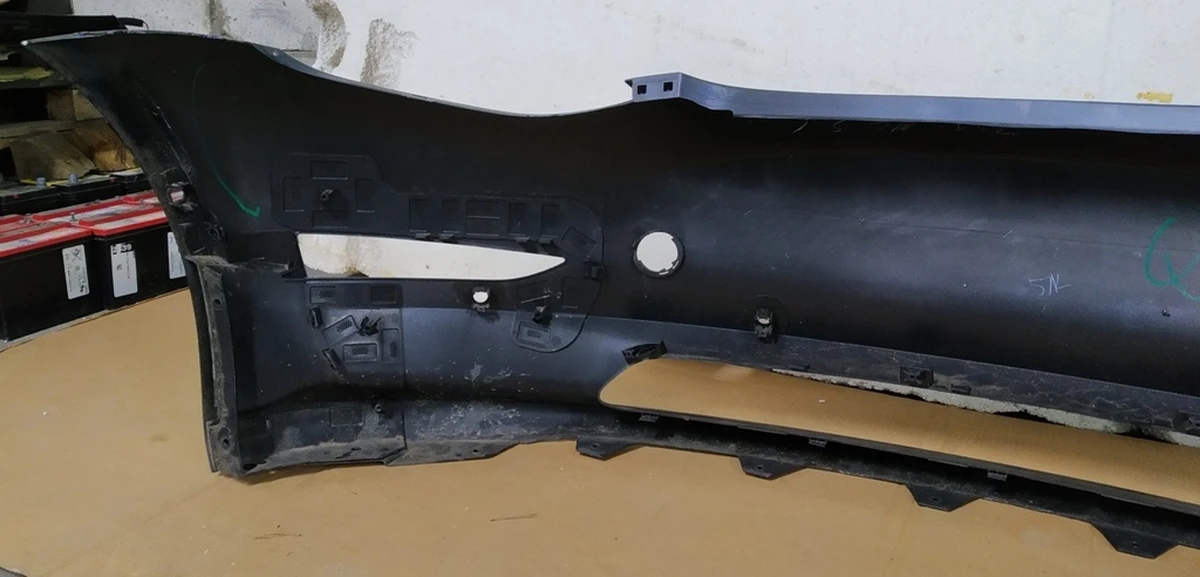 1 Бампер передній MIDNIGHT SILVER METALLIC-PMNG в зборі з кронш. креп. парктроников, противотум. фар і підкрилки (з пошкодженим.) Tesla model 3 1084168-S4-E