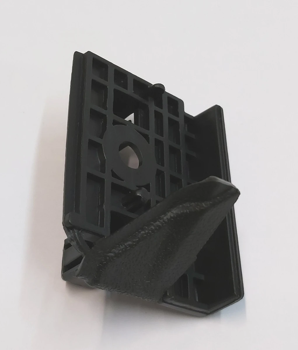 9 Кронштейн крила переднього правого Tesla model 3 1084172-00-F